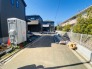 前面道路は通り抜けができないため、交通量が少なく静かな住環境です。
 30m
