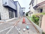 2号棟 通りから入ったプライベート空間で落ち着いた雰囲気でお住いになる。敷地部分でお子様の遊ぶスペースや駐車スペースに活用できます。
