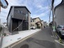 1号棟 戸建てが立ち並ぶ静かな住宅街。四季折々の移り変わりを感じながら自然と楽しみ、暮らす、そんな毎日を日々の中で感じられる住環境
 2026/07/30m
