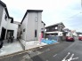 2号棟 6m幅員の道路に面しておりお車の運転が苦手な方でも安心して出入りいただけます。
