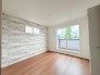 今からここを誰のお部屋にしようか、そんな洋室。大きさは6.12帖です。
