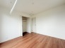 今からここを誰のお部屋にしようか、そんな洋室。大きさは6.12帖です。
