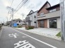 5m幅員の道路に面しておりお車の運転が苦手な方でも安心して出入りいただけます。
