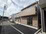 戸建てが立ち並ぶ静かな住宅街。四季折々の移り変わりを感じながら自然と楽しみ、暮らす、そんな毎日を日々の中で感じられる住環境
