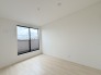 今からここを誰のお部屋にしようか、そんな洋室。大きさは6帖です。東南角部屋。
