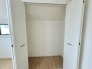 衣類の整理整頓に嬉しいクローゼット付きのお部屋。お子様のお部屋としても便利です。

