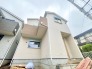 1号棟 お客様をお迎えする玄関、お家の出入りもスムーズに行えます。
