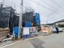 1号棟 前面道路は通り抜けができないため、交通量が少なく静かな住環境です。
 2026/05/23m
