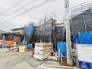 2号棟 戸建てが立ち並ぶ静かな住宅街。四季折々の移り変わりを感じながら自然と楽しみ、暮らす、そんな毎日を日々の中で感じられる住環境
 2026/05/23m