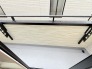 陽ざしが差込む明るいバルコニー。奥行きのあるバルコニーはお洗濯時に助かります。
