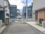 前面道路は通り抜けができないため、交通量が少なく静かな住環境です。
