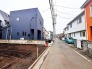 南道路に面しており日中もたくさんの陽が入ります。風通りや周辺環境など実際に現地にてご確認ください。
