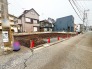 戸建てが立ち並ぶ静かな住宅街。四季折々の移り変わりを感じながら自然と楽しみ、暮らす、そんな毎日を日々の中で感じられる住環境
