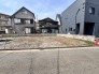 戸建てが立ち並ぶ静かな住宅街。四季折々の移り変わりを感じながら自然と楽しみ、暮らす、そんな毎日を日々の中で感じられる住環境
