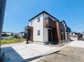 戸建てが立ち並ぶ静かな住宅街。四季折々の移り変わりを感じながら自然と楽しみ、暮らす、そんな毎日を日々の中で感じられる住環境
