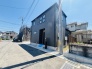 戸建てが立ち並ぶ静かな住宅街。四季折々の移り変わりを感じながら自然と楽しみ、暮らす、そんな毎日を日々の中で感じられる住環境
