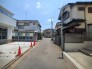 戸建てが立ち並ぶ静かな住宅街。四季折々の移り変わりを感じながら自然と楽しみ、暮らす、そんな毎日を日々の中で感じられる住環境
