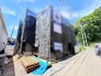 2号棟 戸建てが立ち並ぶ静かな住宅街。四季折々の移り変わりを感じながら自然と楽しみ、暮らす、そんな毎日を日々の中で感じられる住環境
