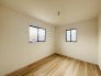 衣類の整理整頓に嬉しいクローゼット付きのお部屋。お子様のお部屋としても便利です。
