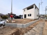 戸建てならではのお庭スペース。インナーバルコニーのある４LDKです。
