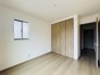B号棟 衣類の整理整頓に嬉しいクローゼット付きのお部屋。お子様のお部屋としても便利です。
 2026/06/28m