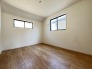 今からここを誰のお部屋にしようか、そんな洋室。大きさは約6.7帖です。
