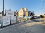 戸建てが立ち並ぶ静かな住宅街。四季折々の移り変わりを感じながら自然と楽しみ、暮らす、そんな毎日を日々の中で感じられる住環境
