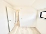 約4.5帖のお部屋です。お子様のお部屋としても便利です。
