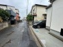 戸建てが立ち並ぶ静かな住宅街。四季折々の移り変わりを感じながら自然と楽しみ、暮らす、そんな毎日を日々の中で感じられる住環境
