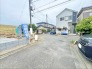 2号棟 戸建てが立ち並ぶ静かな住宅街。四季折々の移り変わりを感じながら自然と楽しみ、暮らす、そんな毎日を日々の中で感じられる住環境
