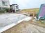 1号棟 戸建てならではのお庭スペース。BBQやガーデニング、お子様のプールなど、、、、様々な楽しみ方ができるプライベート空間。ご家族皆さままで思いっきりお楽しみください。
