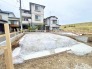 1号棟 戸建てが立ち並ぶ静かな住宅街。四季折々の移り変わりを感じながら自然と楽しみ、暮らす、そんな毎日を日々の中で感じられる住環境
