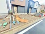 前面道路は広く、駐車がしやすいです。駐車スペース2台分ございます。

