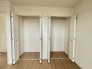 広々収納で、仕事着、普段着をまとめて収納できます。
