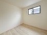 2号棟 今からここを誰のお部屋にしようか、そんな洋室。大きさは4.5帖です。
 2026/04/16m