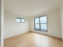 1号棟 今からここを誰のお部屋にしようか、そんな洋室。大きさは9.2帖です。
 2026/04/16m
