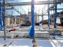 未来への可能性が広がる、確かな基盤が築かれゆく様子。空へと伸びる構造物が、新しい暮らしの始まりを予感させます
