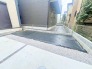 5号棟 戸建てならではのお庭スペース。BBQやガーデニング、お子様のプールなど、、、、様々な楽しみ方ができるプライベート空間。ご家族皆さままで思いっきりお楽しみください。
 2026/07/24m