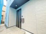 玄関はおうちの顔とも呼ばれる重要な場所！明るくスッキリと見える空間で住まう人を見送り、出迎えてくれます。
