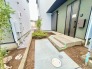 4号棟 戸建てならではのお庭スペース。BBQやガーデニング、お子様のプールなど、、、、様々な楽しみ方ができるプライベート空間。ご家族皆さままで思いっきりお楽しみください。
 2026/06/28m
