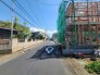 戸建てが立ち並ぶ静かな住宅街。四季折々の移り変わりを感じながら自然と楽しみ、暮らす、そんな毎日を日々の中で感じられる住環境
