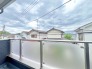 1号棟 南側のお部屋から出入りできる、奥行きのあるワイドバルコニー。心地よい陽射しと暖かな風を楽しむことが出来ます。
 2026/06/05m