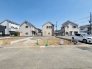 2号棟 戸建てが立ち並ぶ静かな住宅街。四季折々の移り変わりを感じながら自然と楽しみ、暮らす、そんな毎日を日々の中で感じられる住環境
 2026/04/11m