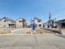 3号棟 戸建てが立ち並ぶ静かな住宅街。四季折々の移り変わりを感じながら自然と楽しみ、暮らす、そんな毎日を日々の中で感じられる住環境
 2026/04/11m