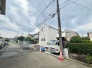 戸建てが立ち並ぶ静かな住宅街。四季折々の移り変わりを感じながら自然と楽しみ、暮らす、そんな毎日を日々の中で感じられる住環境
