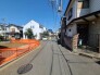 戸建てが立ち並ぶ静かな住宅街。四季折々の移り変わりを感じながら自然と楽しみ、暮らす、そんな毎日を日々の中で感じられる住環境
