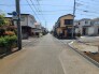 2号棟 6m幅員の道路に面しておりお車の運転が苦手な方でも安心して出入りいただけます。
