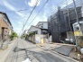落ち着いた佇まいの住宅街に位置しており、新しい暮らしの始まりを感じさせる穏やかな環境です
