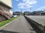 戸建てが立ち並ぶ静かな住宅街。四季折々の移り変わりを感じながら自然と楽しみ、暮らす、そんな毎日を日々の中で感じられる住環境
