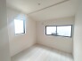 今からここを誰のお部屋にしようか、そんな洋室。大きさは4.5帖です。
